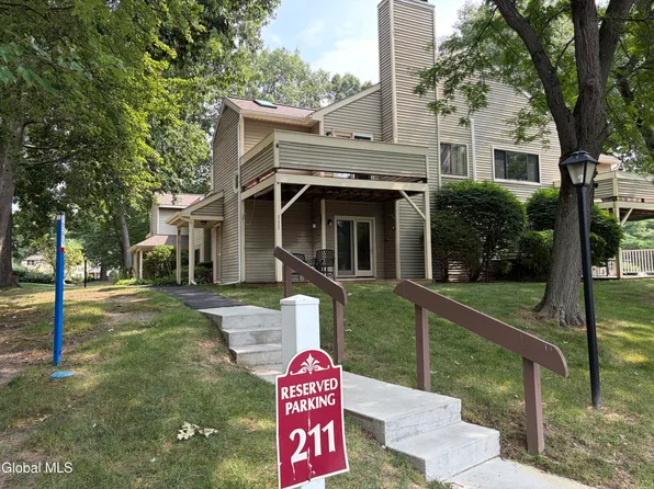 211 Grenadier Court, Clifton Park, NY 12065