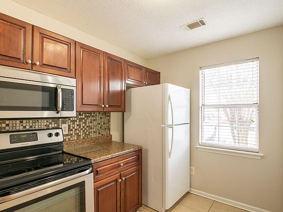 4th image of 4728 Brookwood Dr