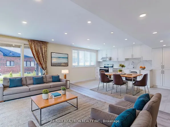 202 Danny Wheeler Blvd, Georgina, ON L4P 0J7