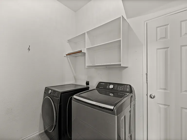 5544 Clay Ct — Photo 13