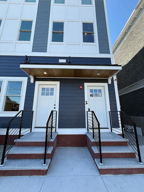 3 bed, 1300 sqft, $3,400 — Photo 1