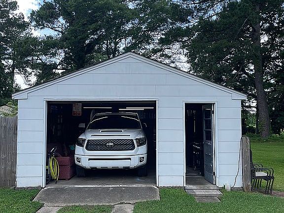 Detached garage