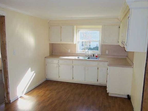 5th image of 22 Echols Dr