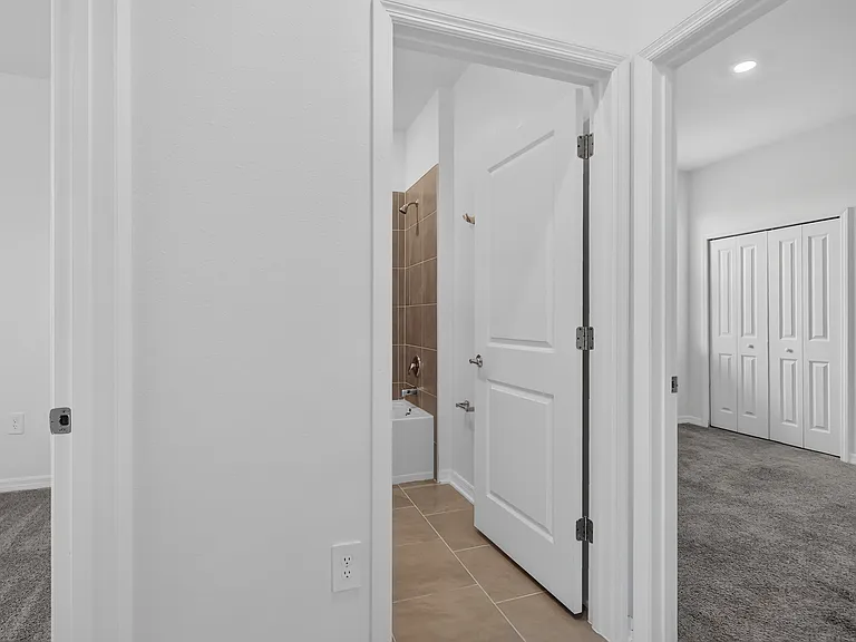 680 Grove St — Photo 9