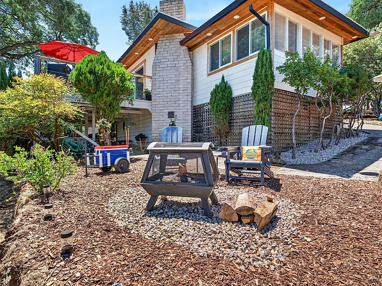 Oak Knoll Ave — Photo 30