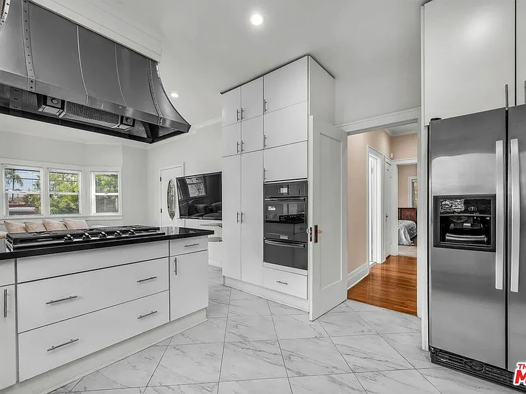 10736 Ashton Ave — Photo 7