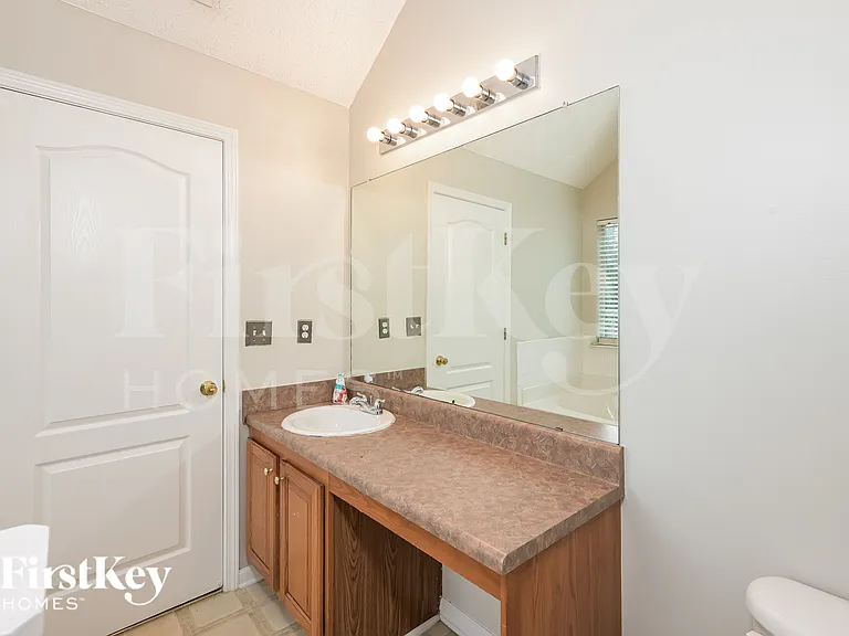 4447 Chester Ln — Photo 9
