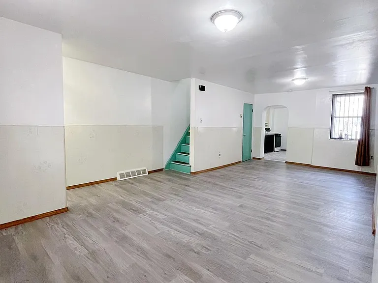 1811 E Sergeant St — Photo 2