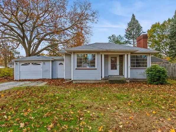 542 Montezuma Rd, Benton Harbor, MI 49022