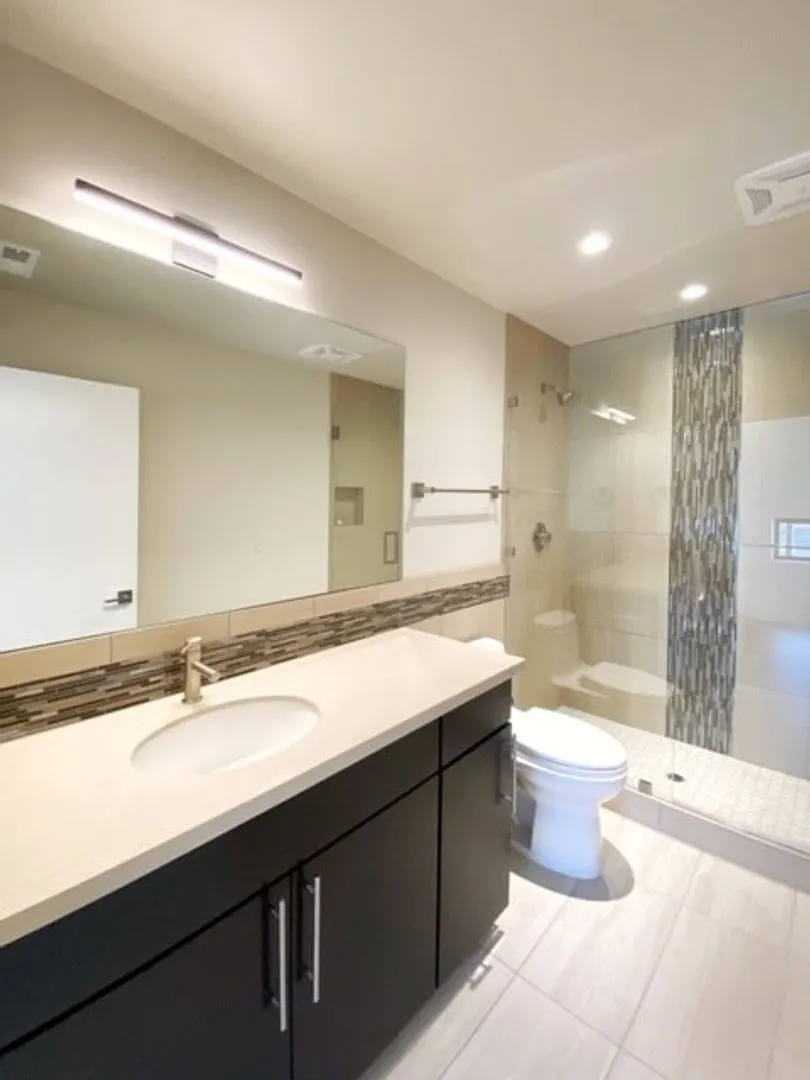 2BD/2 Bath unit MidTown Townhome — Photo 4