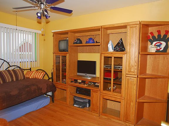 Bed 2 on main level