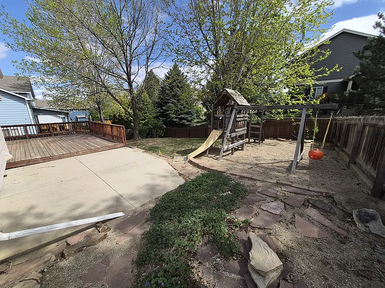 427 Hudson Ct — Photo 10
