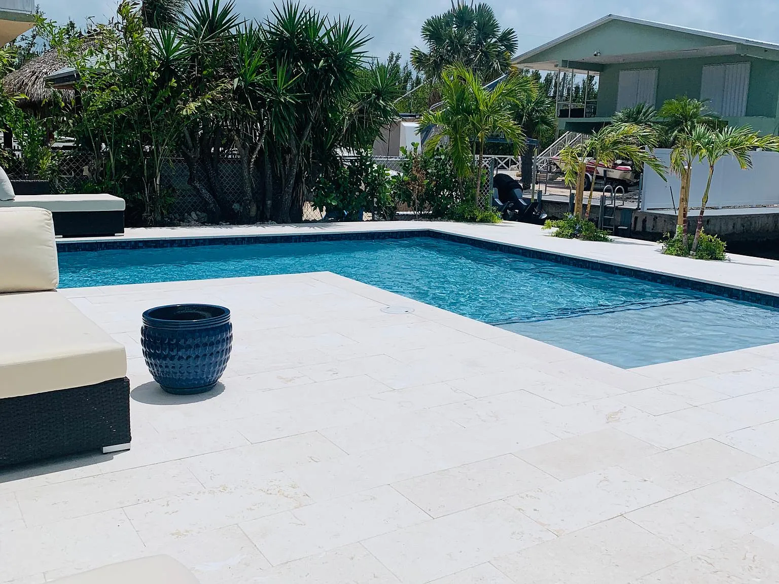 114 Oleander Cir — Photo 3