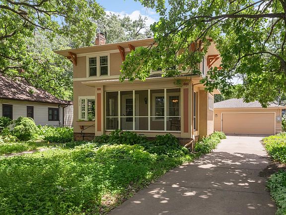 2nd image of 3015 E Minnehaha Pkwy