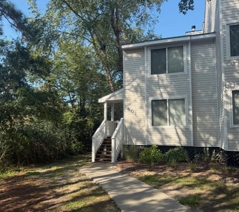 801 Seawinds Ln