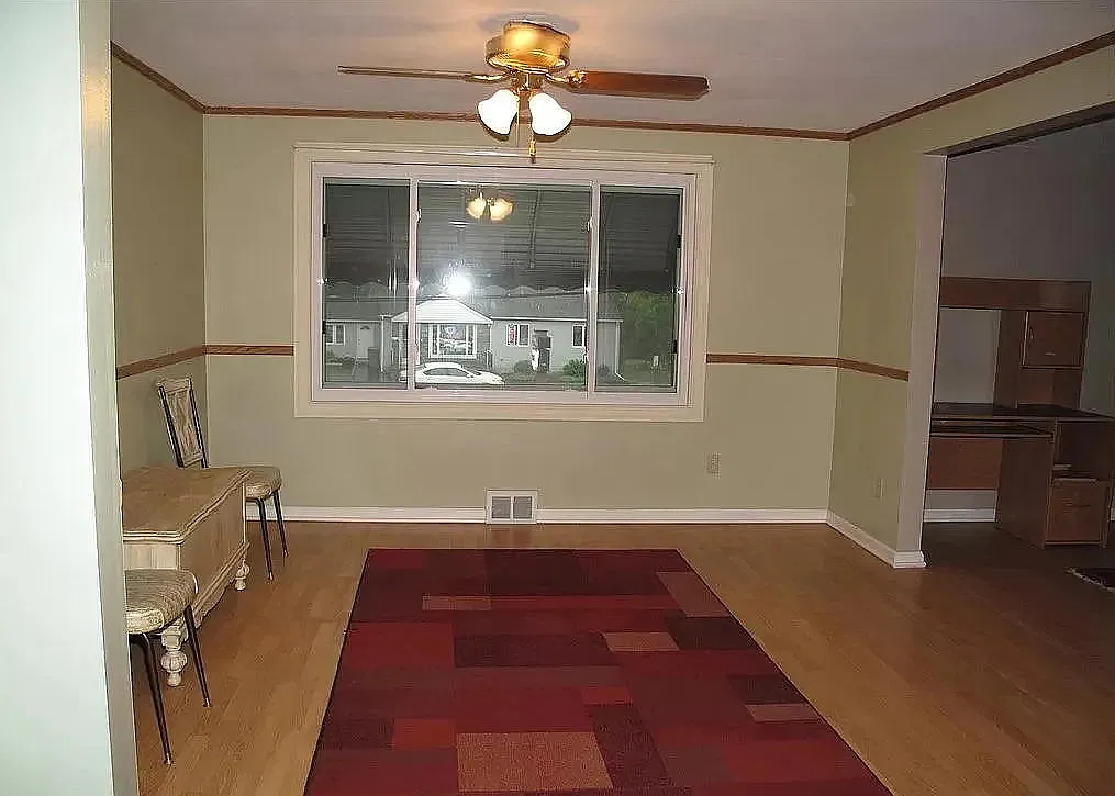 3 bed, 2592 sqft, $1,900 — Photo 4