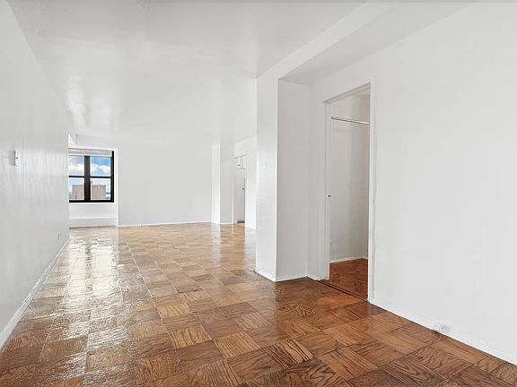 5th image of 383 Grand St APT M1602