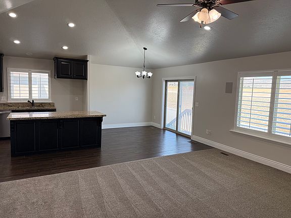 5th image of 587 N Hills Ct