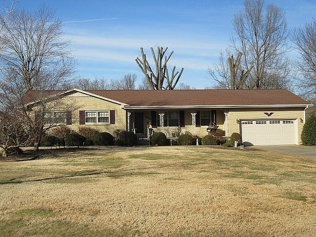 1st image of 635 Walnut Dr