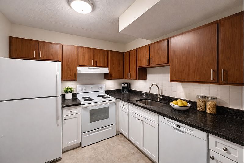1st image of 24 Highland Ave APT 19