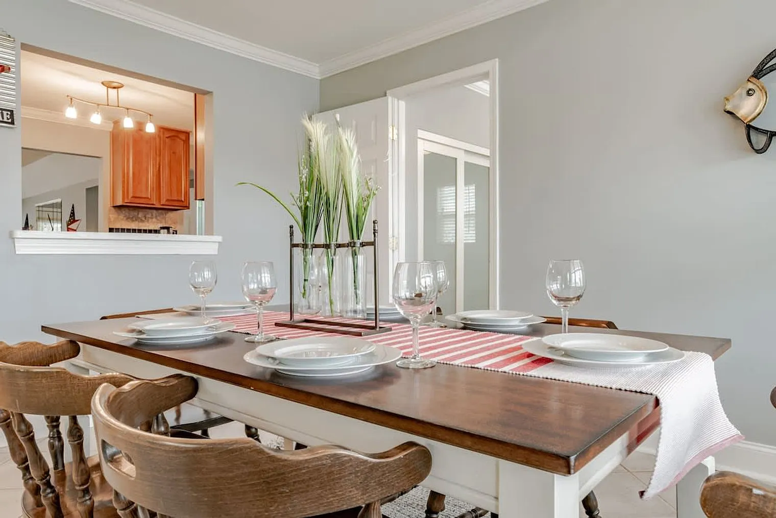 4 bed, 2.0 bath, 1851 sqft, $3,243 — Photo 3