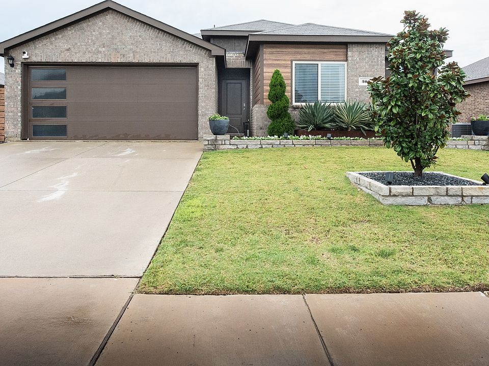1st image of 302 Wagon Wheel Dr