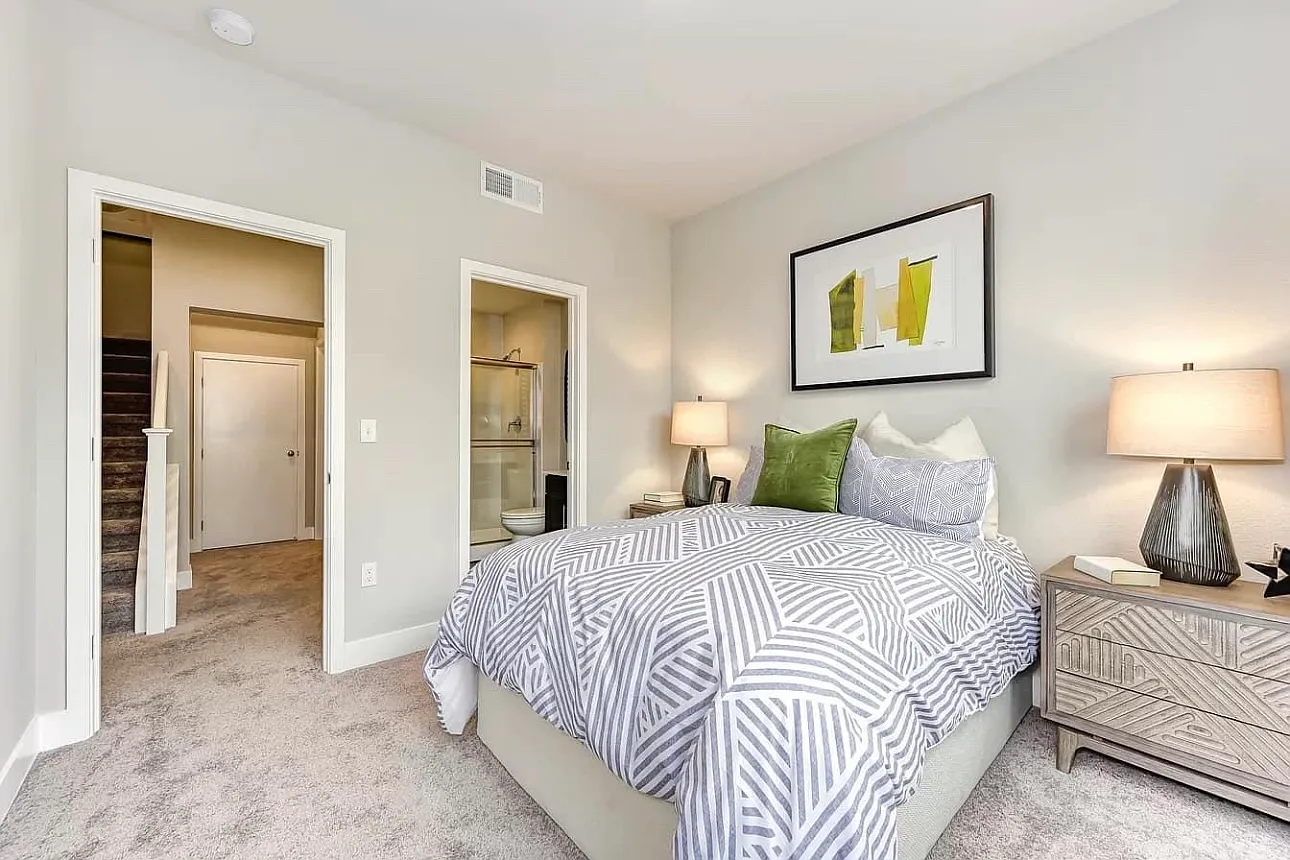 5301 E Commerce Way — Photo 4
