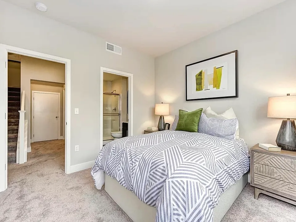 Downstairs Room with own full bathroom. Room fully furnished.