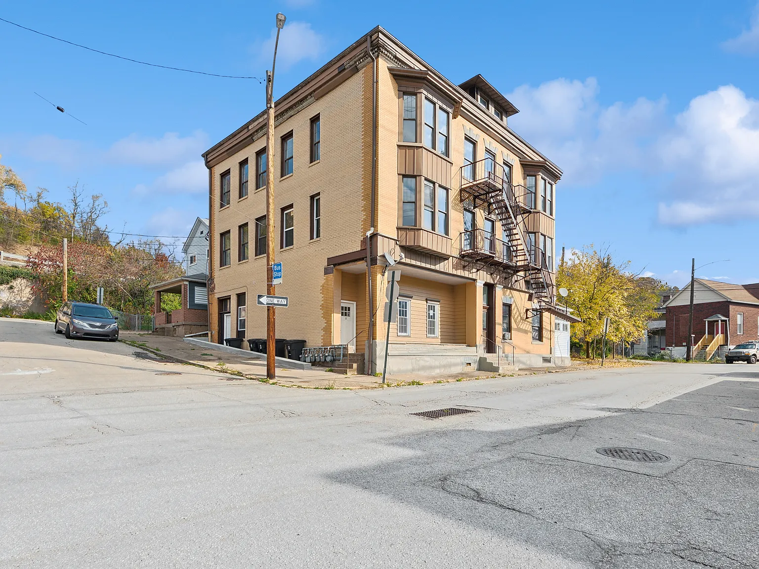 318 Middle Ave — Photo 2