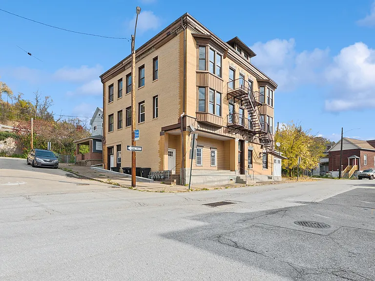 318 Middle Ave #5 — Photo 2