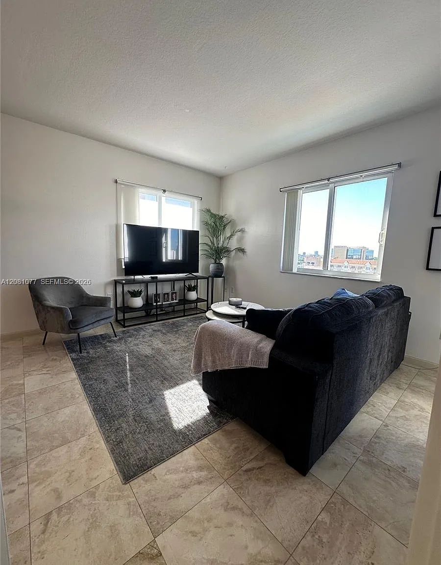 Ten Aragon Condo — Photo 2