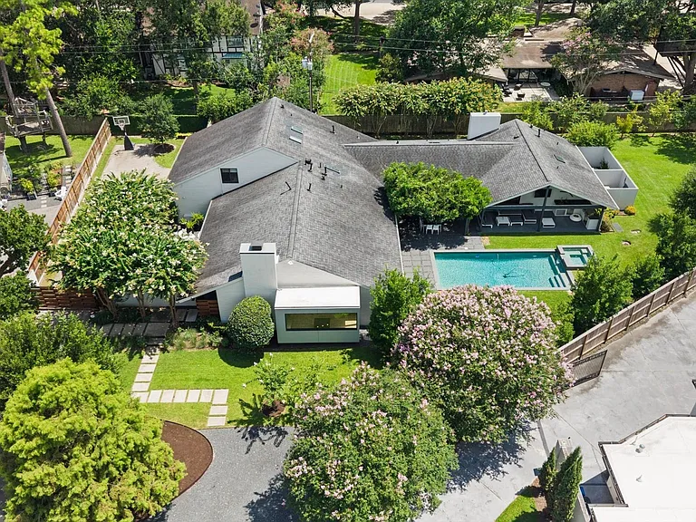 10 Inwood Oaks Dr — Photo 1
