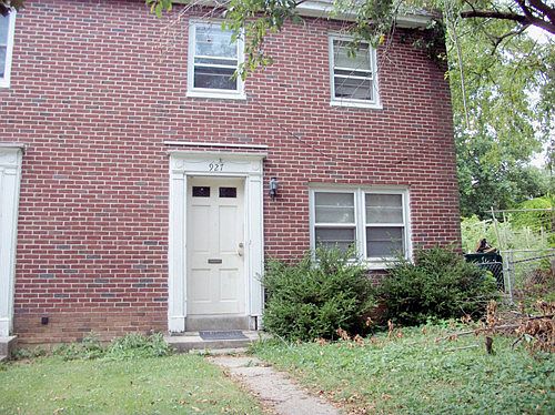 2nd image of 927 W Vine St