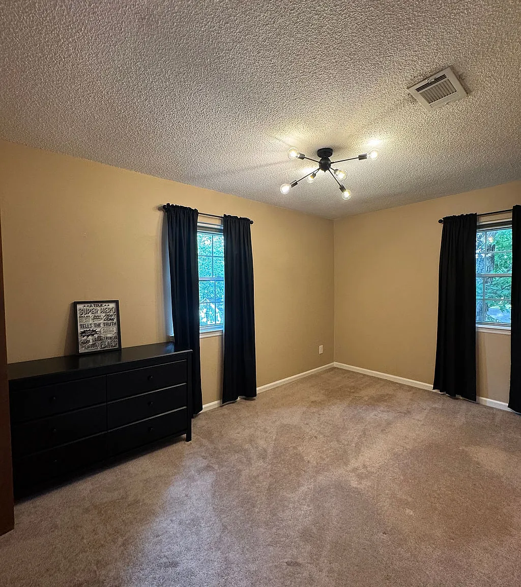 4 bed, 2.5 bath, 1780 sqft, $2,500 — Photo 3