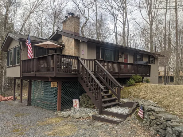 140 Creekview Dr W, Clifton, PA 18424