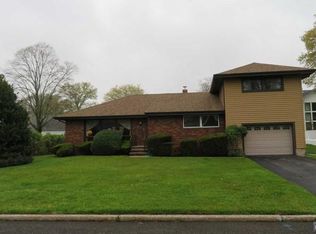 715 Gerald St, Paramus, NJ 07652