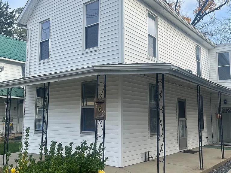 762 Broad St #UPPER A — Photo 1