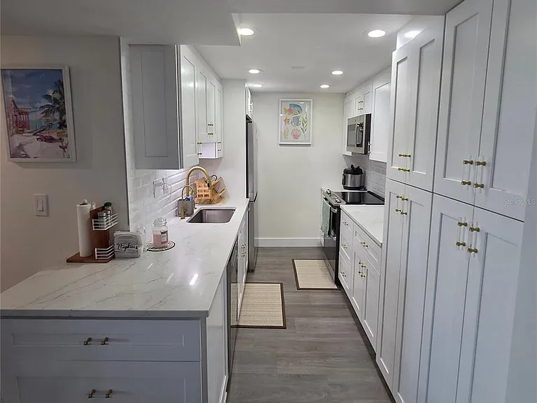 400 64th Ave #405 — Photo 14