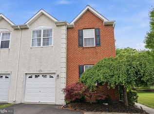 272 Hampshire Dr, Sellersville, PA 18960