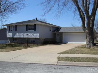 3207 W Forsythe Rd, Peoria, IL 61614