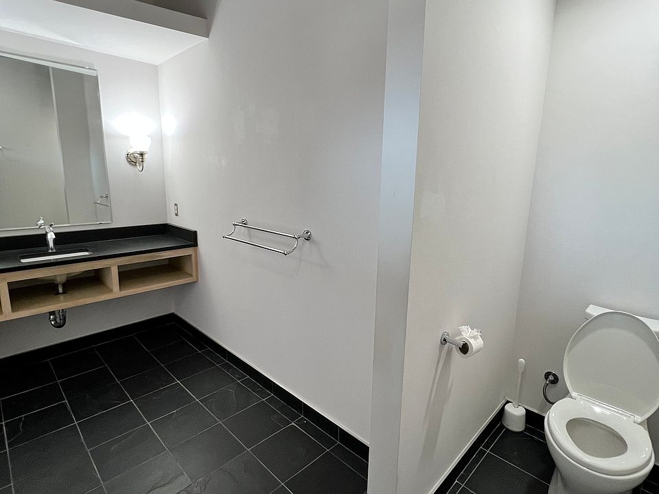 1st image of 1920 Wyandotte St APT 3