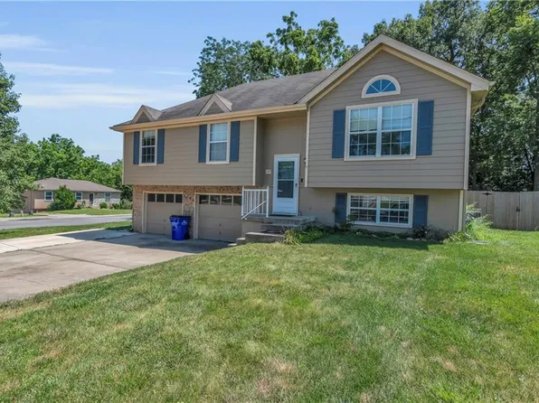 1137 NE Bryco Dr, Lees Summit, MO 64086