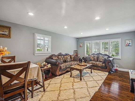 2nd image of 45 W Park Ave