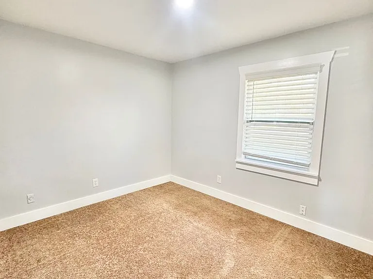607 Dyches Dr — Photo 9
