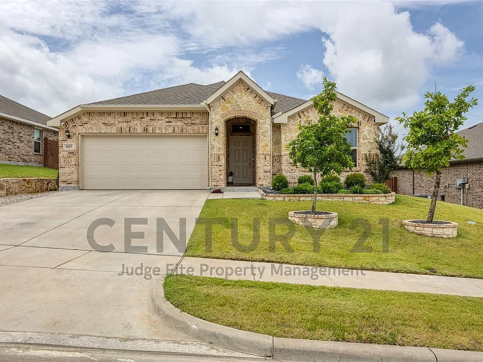1825 Agarito Dr