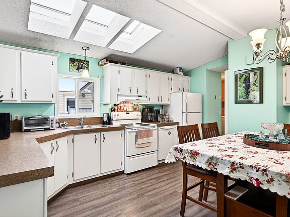 3rd image of 1555 Howe Rd #8