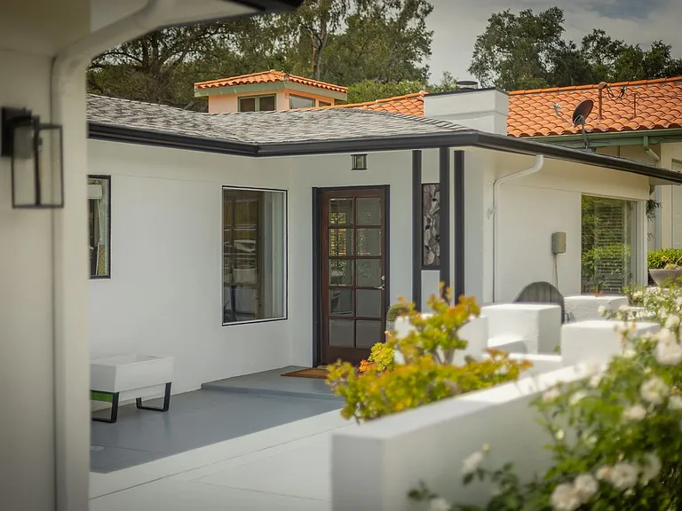 413 W Matilija St — Photo 5