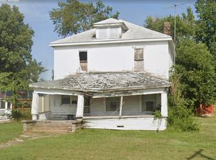 302 N Main St, Benton, IL 62812