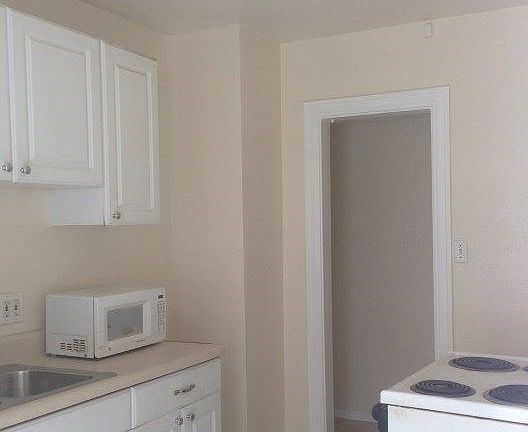 3rd image of 2959 6th Ave S