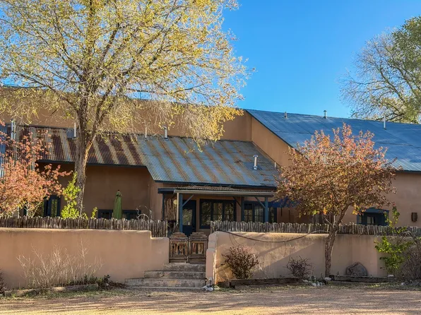 102 Padre Martinez Ln, Taos, NM 87571